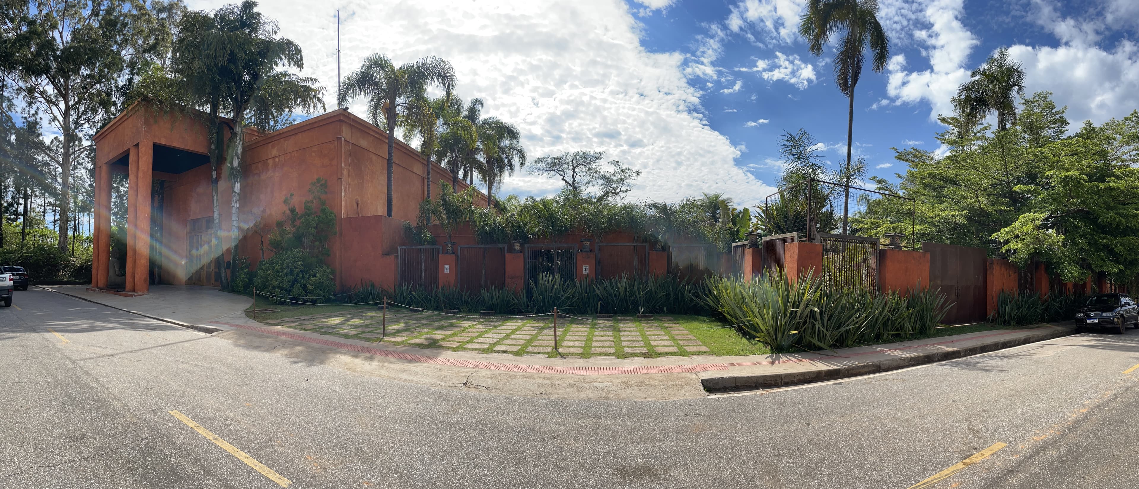 Entrada do Espaço Far East